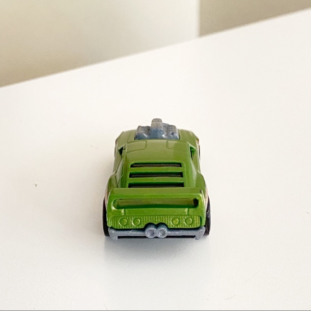 Hot Wheels - 2004 Riveted - Picture 3 of 7